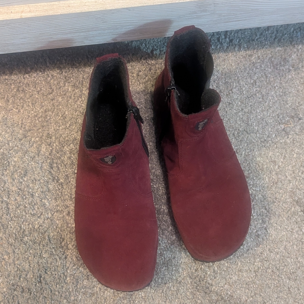 Barefoot Chelsea Boots